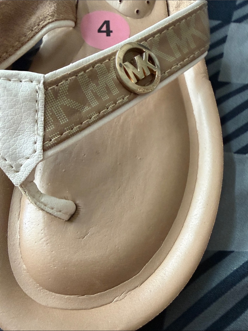 Michael Kors Thong Sandals - Picture 4 of 7